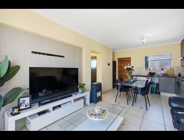 2 BEDROOM APARTMENT FOR SALE IN BARBEQUE DOWNS